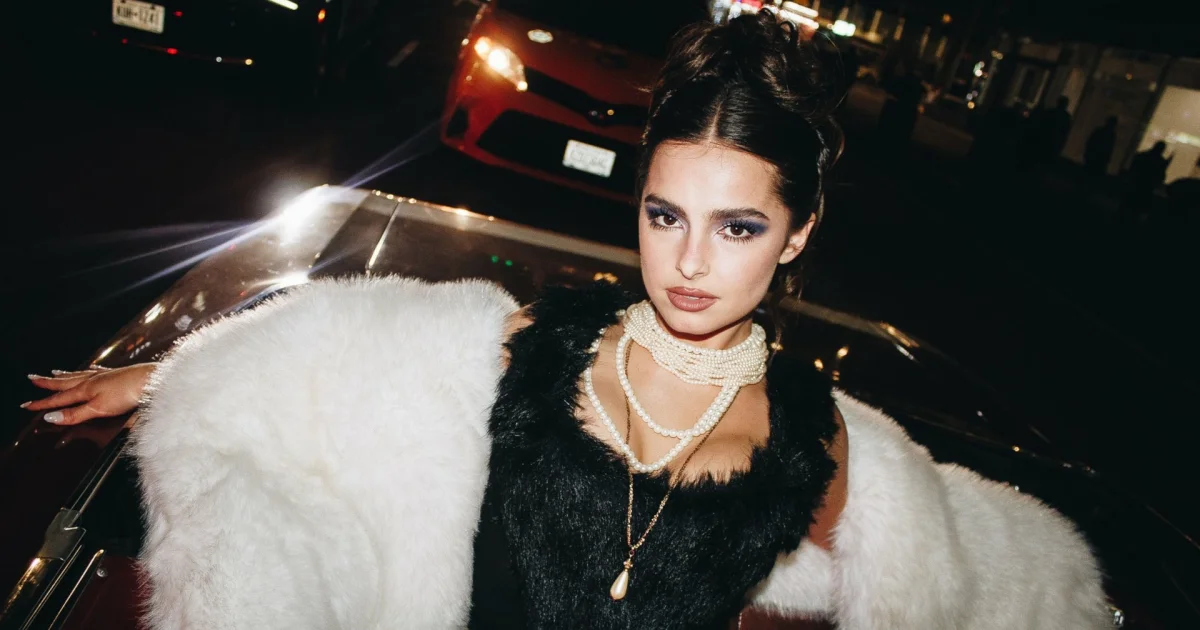 Header Banner Addison Rae