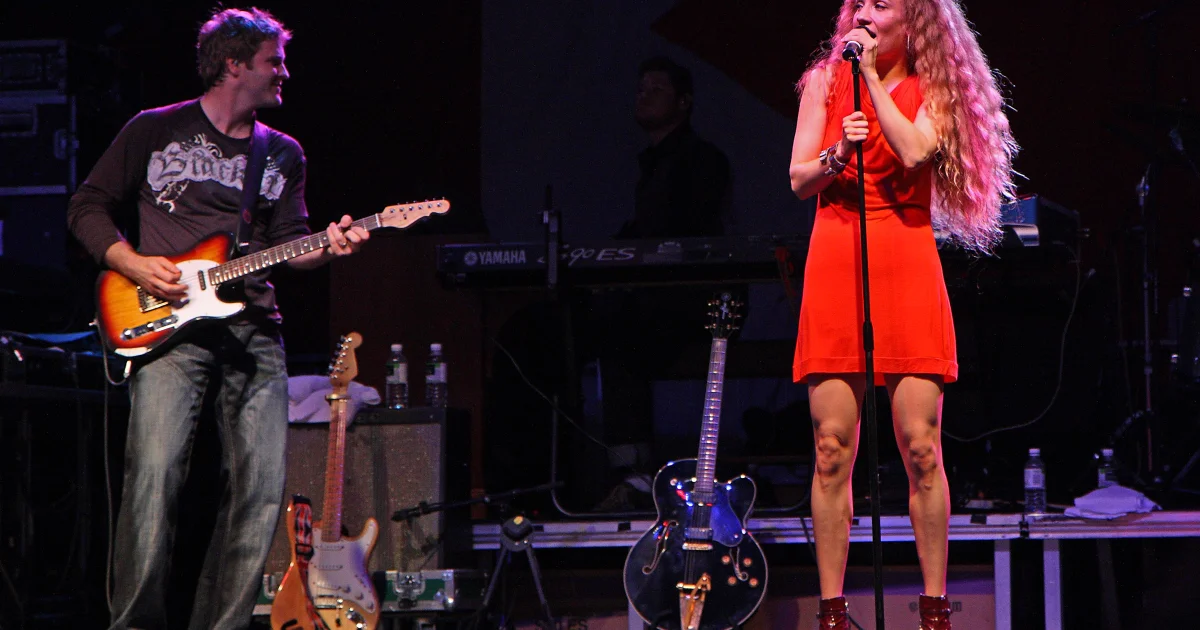 Header Banner Amanda Marshall