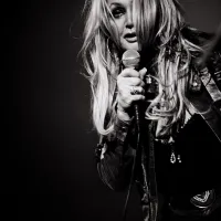 Here She Comes - Single Version - Bonnie Tyler