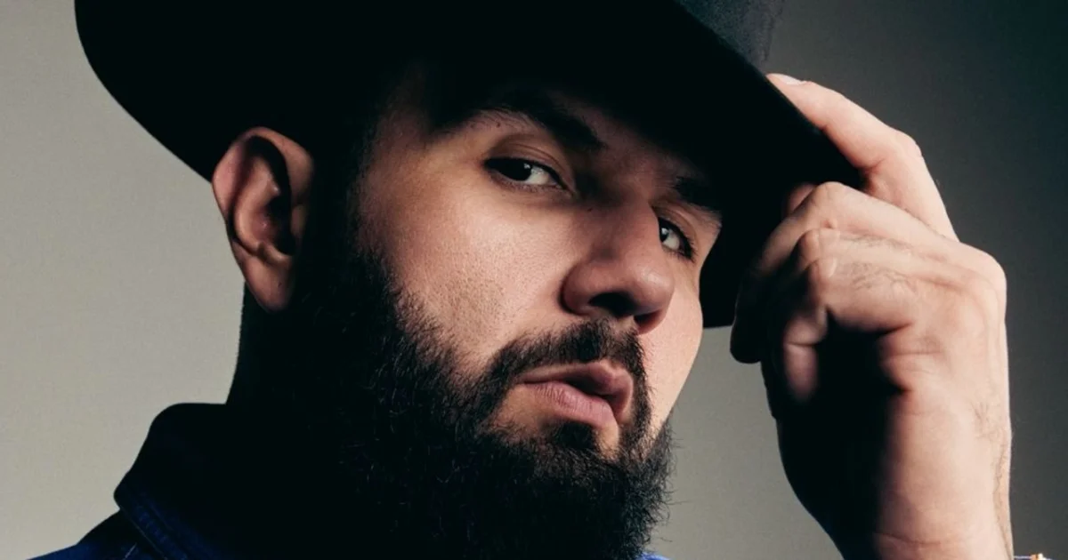 Header Banner Carin Leon