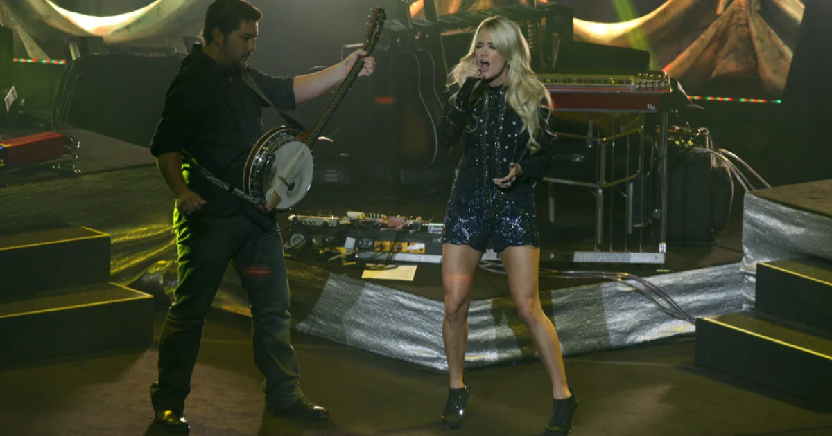 Header Banner Carrie Underwood