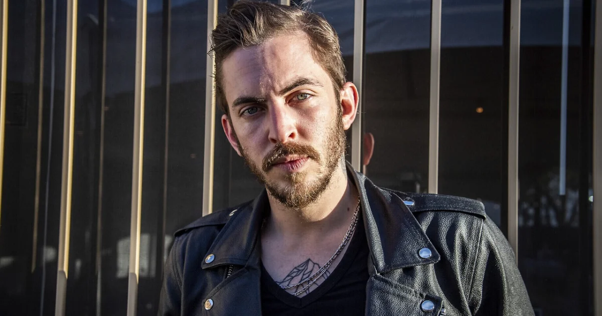 Header Banner Dennis Lloyd