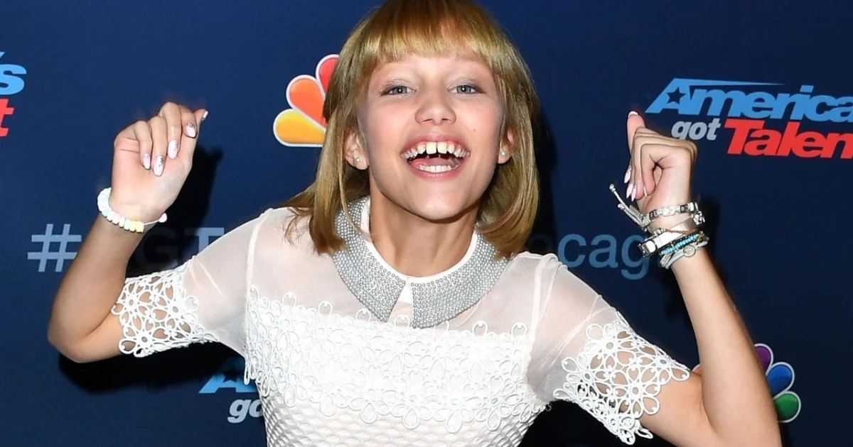 Header Banner Grace VanderWaal