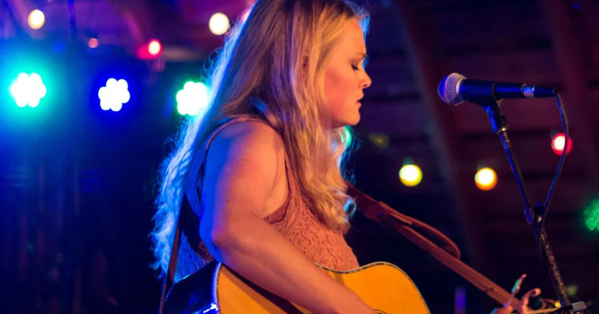 Header Banner Hailey Whitters