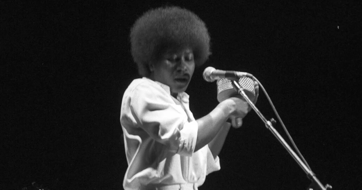 Header Banner Joan Armatrading
