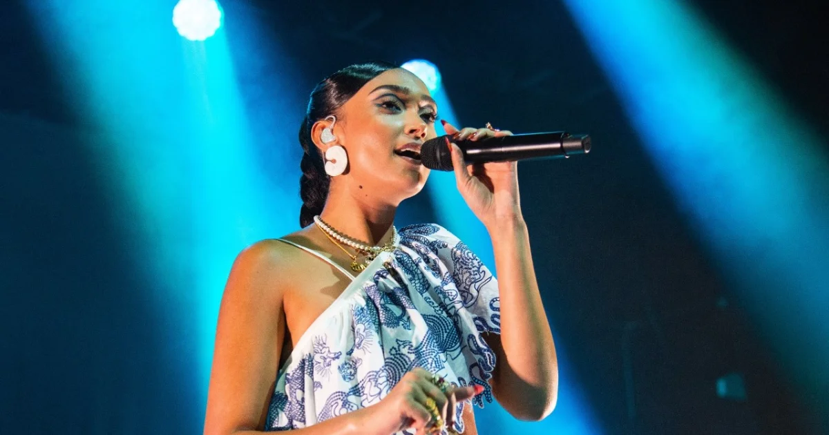 Header Banner Joy Crookes
