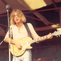 Girl on a Swing - 2003 Remaster - Kevin Ayers