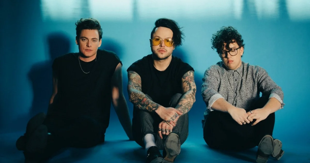 Header Banner lovelytheband