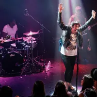 Umbrella Live - Plain White Ts