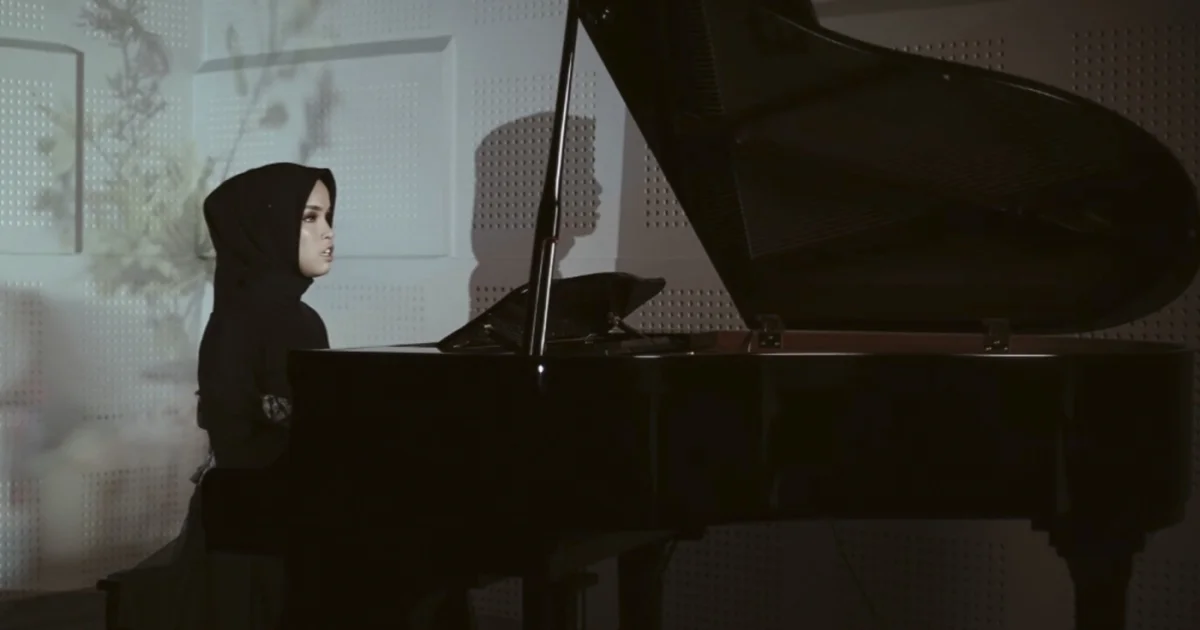 Header Banner Putri
