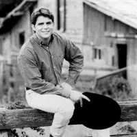 K-i-s-s-i-n-g - Rhett Akins