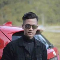 Aku Yang Tak Sebanding - Roby Januarta