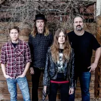Sarah Shook & the Disarmers