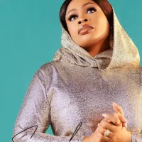 I Know Who I Am - Live - Sinach