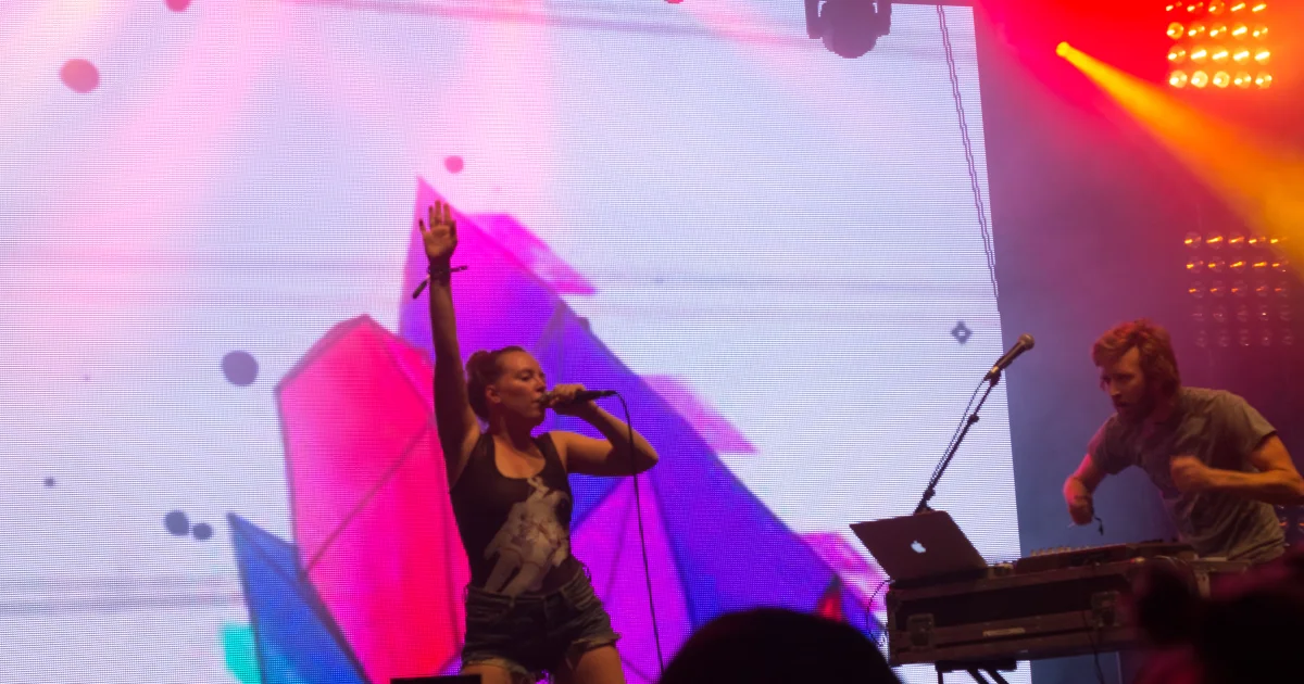 Header Banner Sylvan Esso