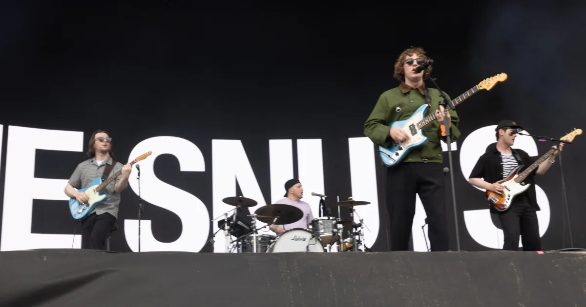 Header Banner The Snuts