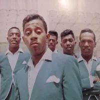 Treat Her Like A Lady - Single Version - The Temptations